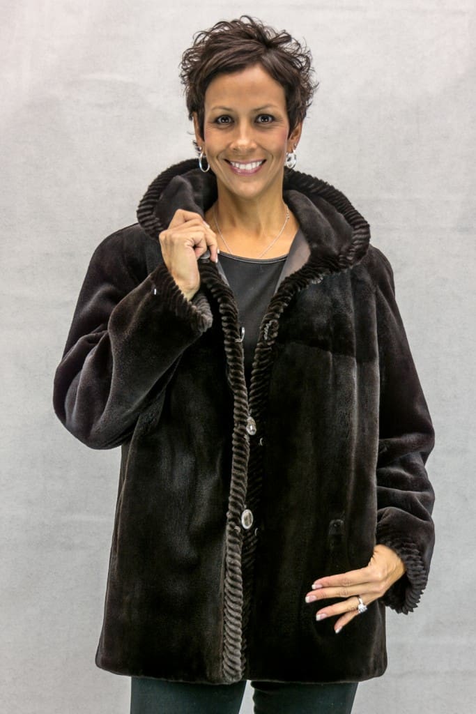 W49 brown sheared letout mink 28 jack with grooving detail reverses to brown taffeta silk4